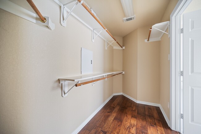 Building Photo - 9515 Denfield Ln