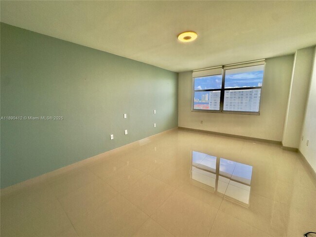 Building Photo - 2801 NE 183rd St