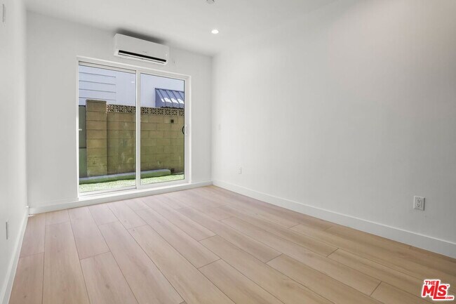 Building Photo - 11010 Hortense St