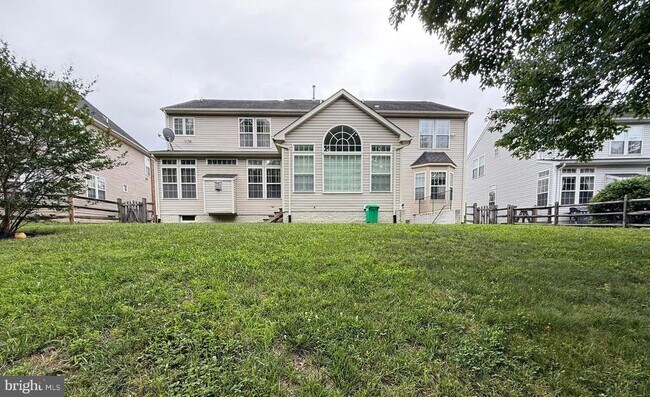 Building Photo - 4415 Medallion Dr