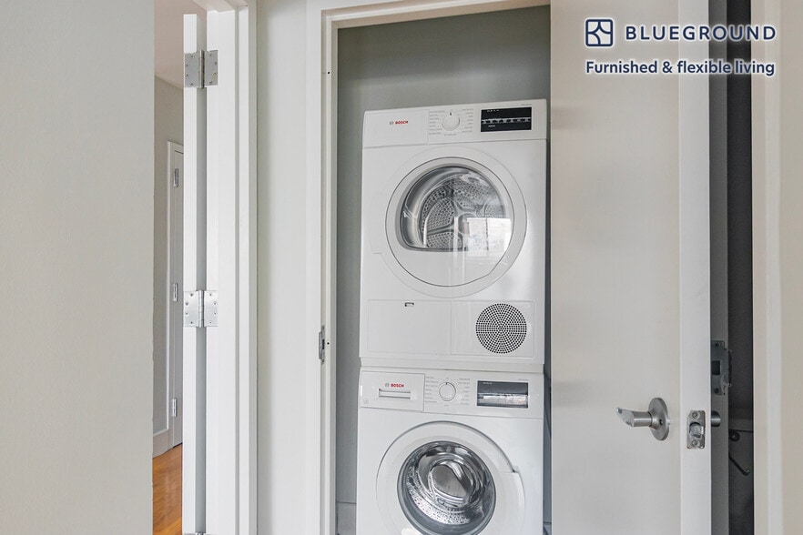 Building Photo - 360 E 65th St