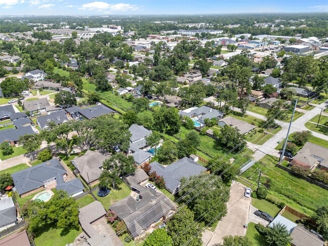 Building Photo - 5019 Oak Forest Dr