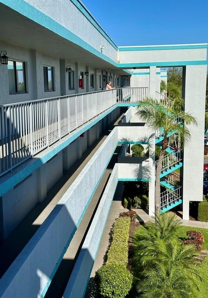 Building Photo - 4725 Lucerne Lakes Blvd E
