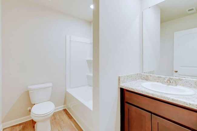 Building Photo - Beautiful Rental Home Features 5 Beds/3.5 ...