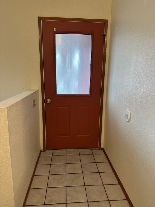 Building Photo - Three bedroom Westside home near OSU Cascades!