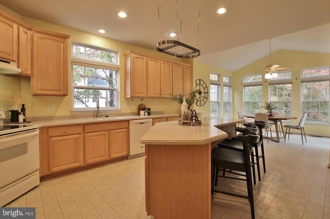 Building Photo - 15417 Duckling Pl
