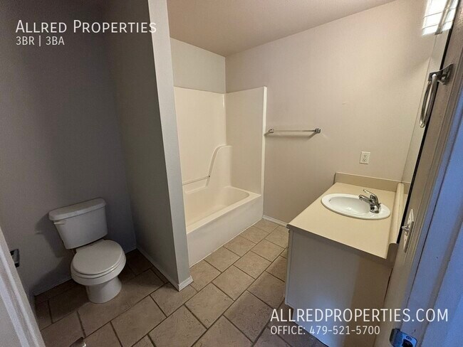 Building Photo - 954 N Daisy Ln