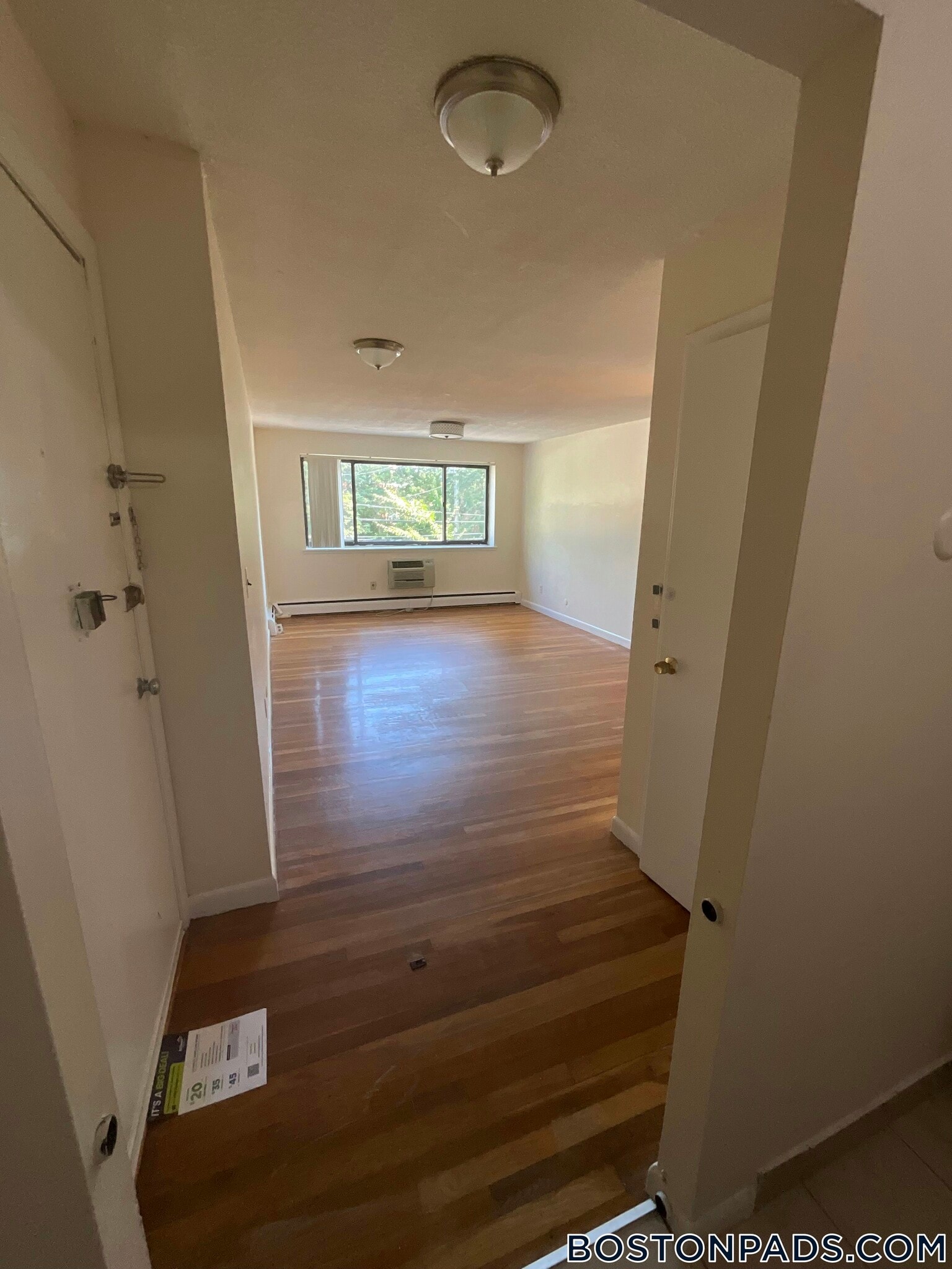 Building Photo - 122 Dustin St