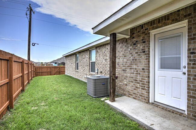 Building Photo - 1607 Powder River Dr APT A