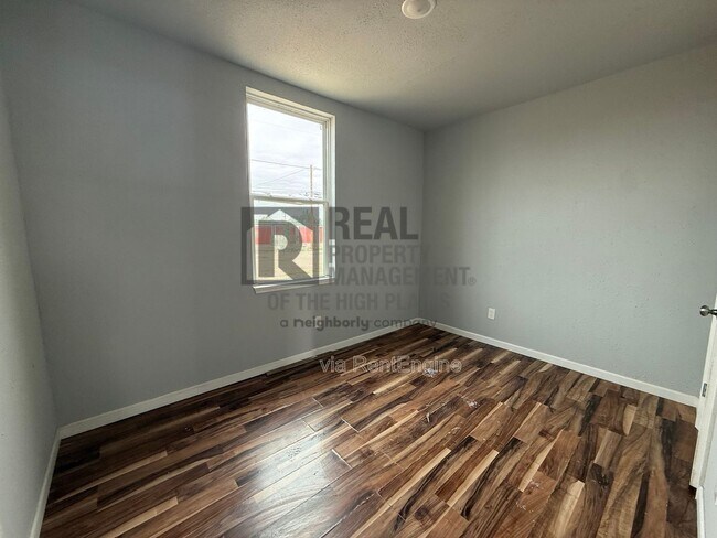 Building Photo - 705 N Mirror St