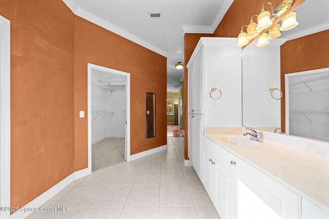 Building Photo - 949 SE Gardenbrook Ct