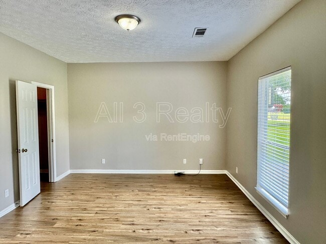 Building Photo - 1520 Hogan Rd