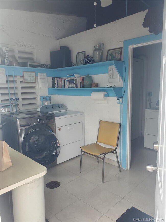 Building Photo - 10170 Collins Ave