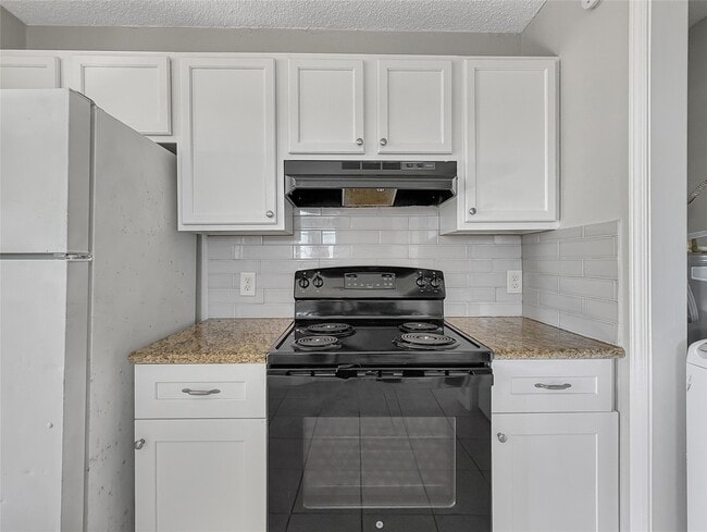 Building Photo - 114 8th St