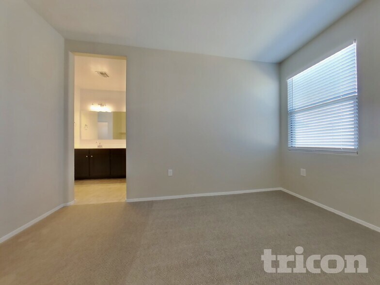 Building Photo - 31026 W Earll Dr