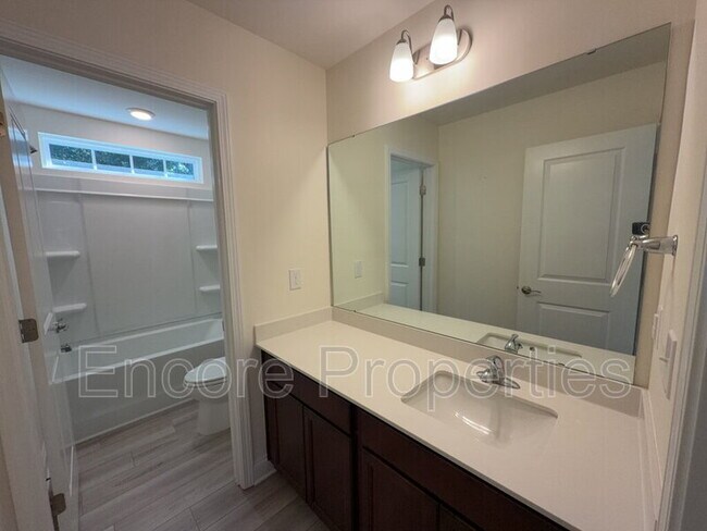 Building Photo - 241 Mill Bend Dr