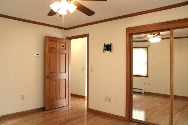 Building Photo - 1878 Riverside Dr