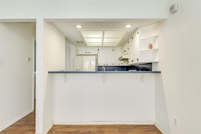 Building Photo - 16041 Stoneham Cir