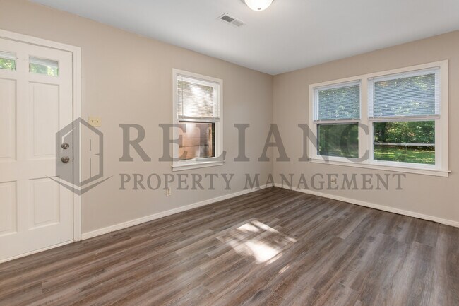 Building Photo - 1303 W 33rd St S