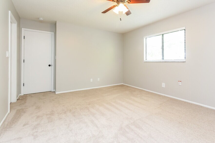 Building Photo - 1138 SE 13th St