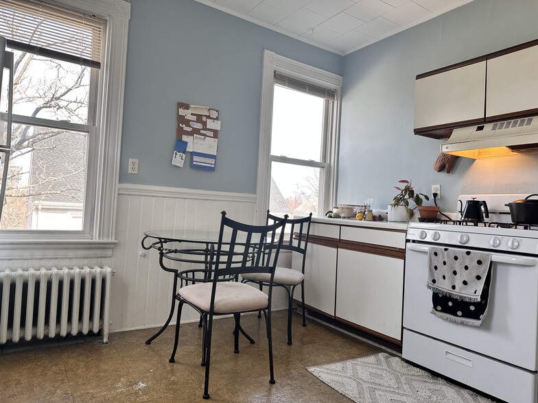 Building Photo - 4 Montcalm Ave