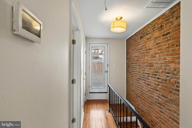 Building Photo - 1006 S Belnord Ave