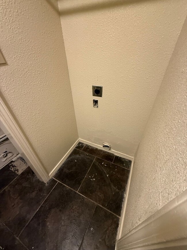 Building Photo - 3 Bed 2 Bath With His & Her Closets upstairs.  Yard Care Included.