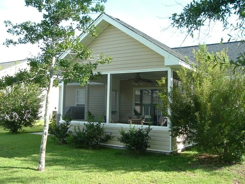 Building Photo - 3905 Camden Dr