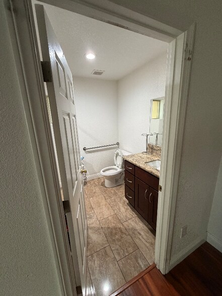 Building Photo - 3928 N Dream St