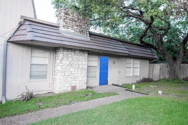 Primary Photo - 709 Castle Ridge Rd