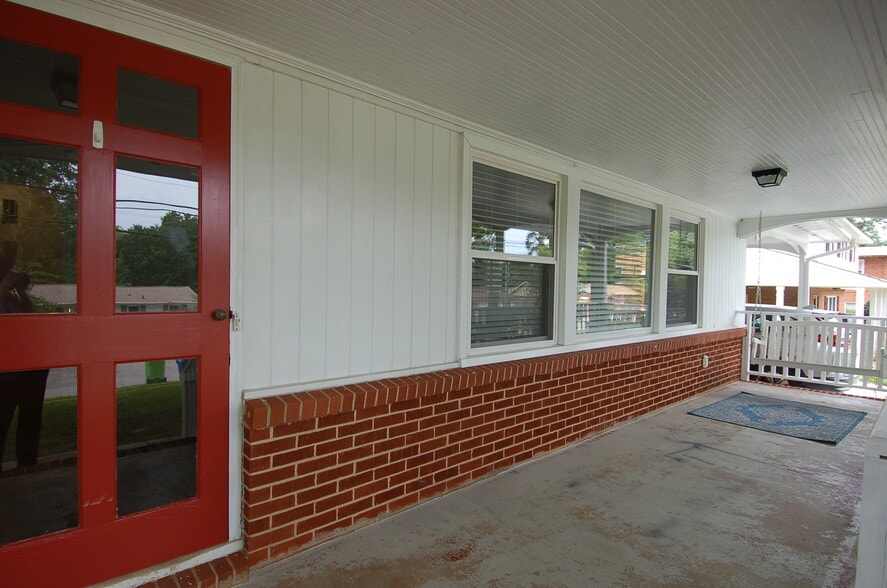 Building Photo - 3105 Brentwood Rd