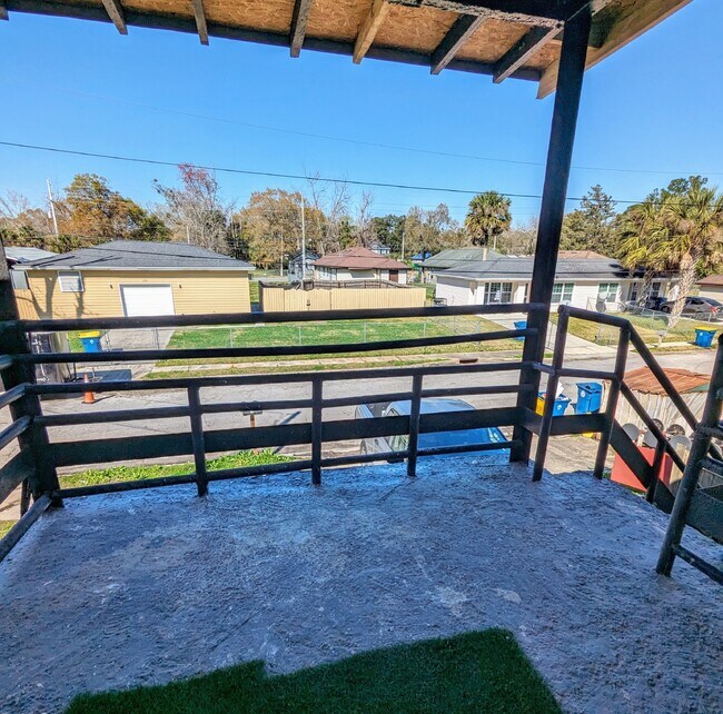 Building Photo - "Charming 3 Bed Duplex for Rent in Jacksonville, FL - Spacious, Convenient, and Ready for You!"