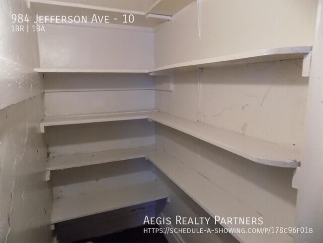 Building Photo - 984 Jefferson Ave