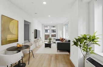 Building Photo - 40 Broad St