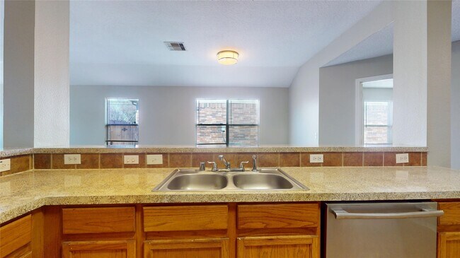 Building Photo - 6007 Baldwin Elm St