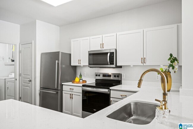 Building Photo - 401 20th St S