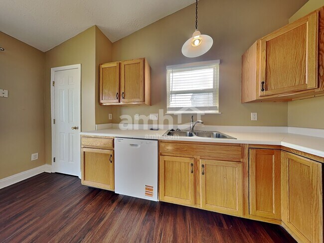 Building Photo - 7184 Franklin Madison Rd