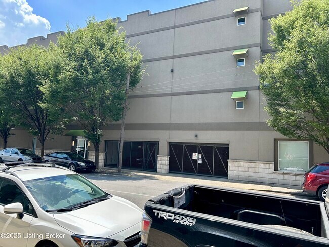 Building Photo - 830 E Main St