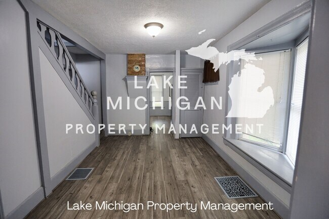 Building Photo - 744 Lake Michigan Dr NW