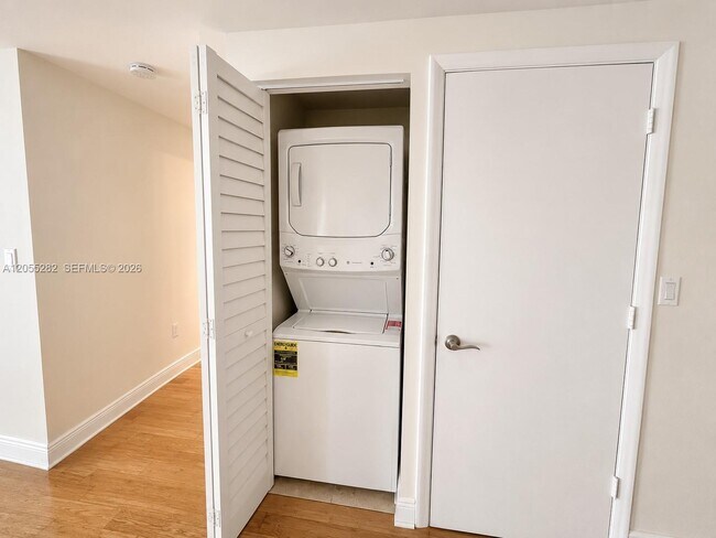 Building Photo - 7270 SW 89th St
