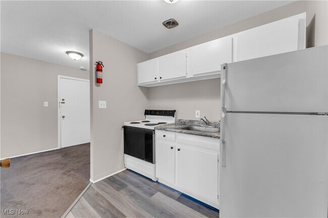 Building Photo - 1415 Wyandotte Ave