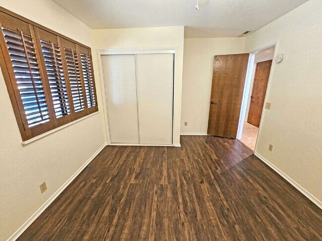 Building Photo - 413 Mt Rainier Pl