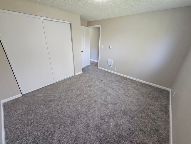 Building Photo - 2535-2537 Wilark Dr NW