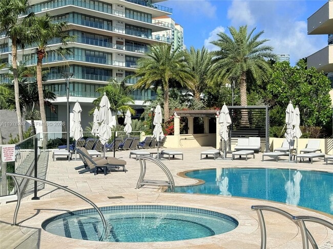 Building Photo - 400 South Pointe Dr