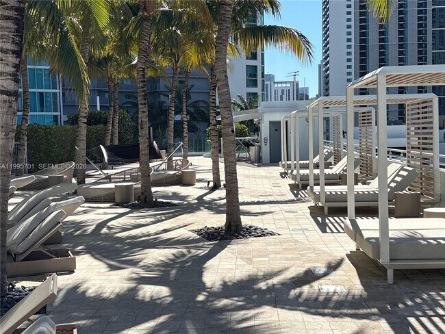 Building Photo - 900 Biscayne Blvd