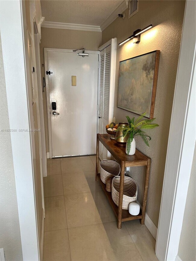 Building Photo - 1700 NW N River Dr