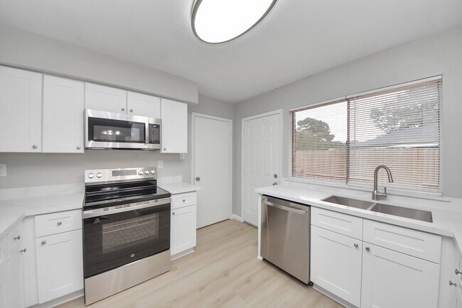 Building Photo - 3030 Ciderwood Dr