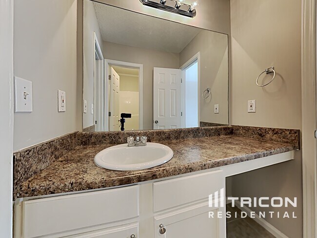 Building Photo - 724 Walton Dr