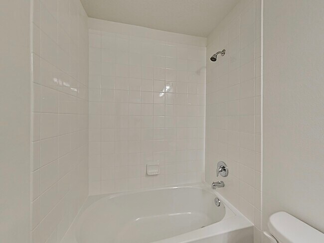 Building Photo - 8931 Lookout Pointe Dr