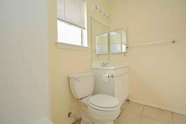 Building Photo - 10223 Gulfstream Ln